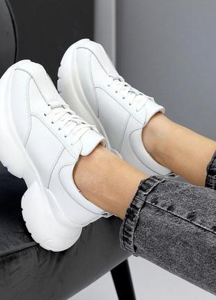Трендові білі шкіряні кросівки на потовщеній фігурній підошві4 фото