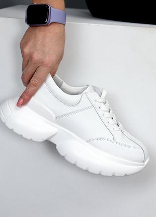 Трендові білі шкіряні кросівки на потовщеній фігурній підошві5 фото