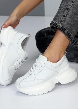 Трендові білі шкіряні кросівки на потовщеній фігурній підошві8 фото