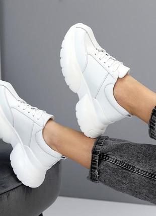 Трендові білі шкіряні кросівки на потовщеній фігурній підошві9 фото