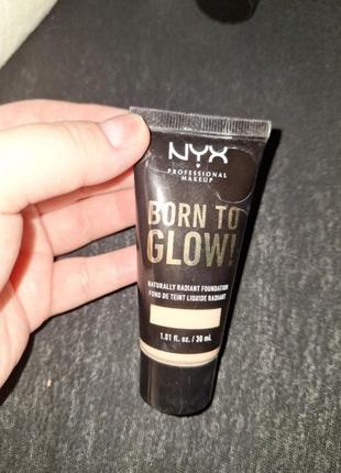 Nyx born to glow,porcelain