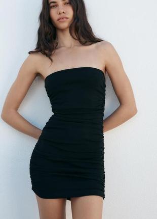 Облегающее платье с открытыми плечами1 фото