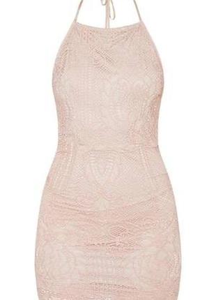 Пудровое розовое кружевное платье с открытой спинкой prettylittlething s4 фото