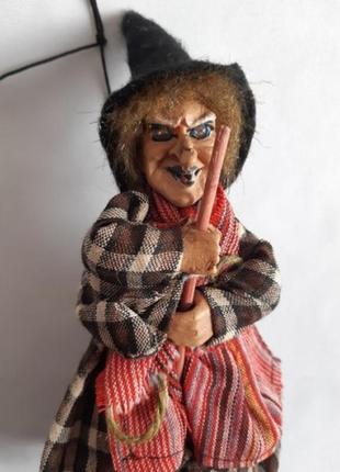 Статуэтка кукла баба яга хэллоуин. хохочет и светятся глаза3 фото