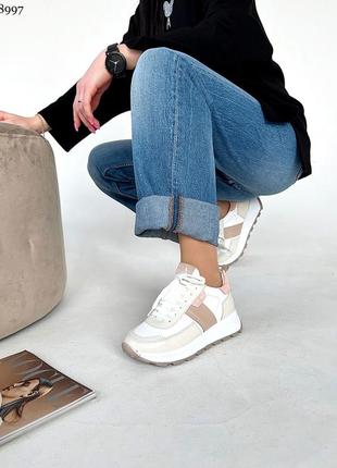 Кожаные кроссовки бежевые на каждый день