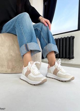 Кожаные кроссовки бежевые на каждый день