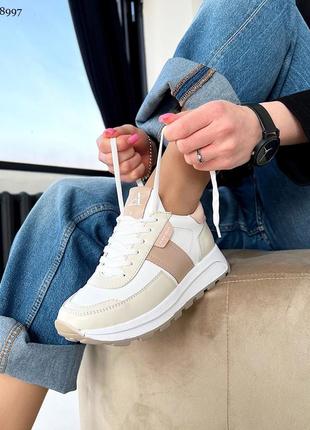 Кожаные кроссовки бежевые на каждый день