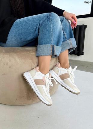 Кожаные кроссовки бежевые на каждый день