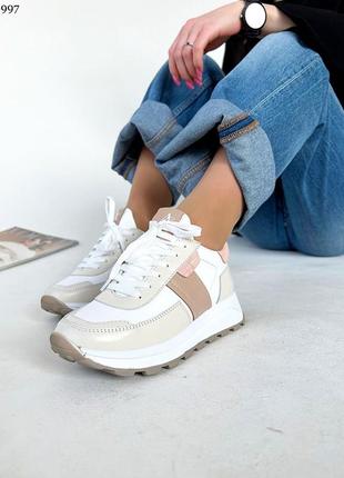 Кожаные кроссовки бежевые на каждый день