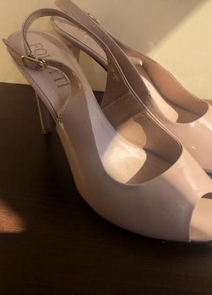 Босоніжки бежеві