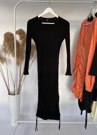 Актуальное мини платье в рубчик на стяжках трендовое платье на завязках шнуровке туника сарафан9 фото