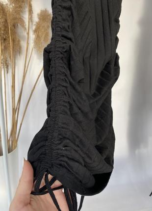 Актуальна міні сукня по фігурі в рубчик на стяжках трендове міді плаття на зав’язках сарафан на шнурівці6 фото
