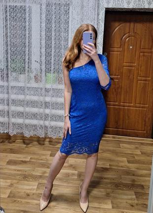 Синее кружевное платье с одним рукавом электричество гипюровое4 фото