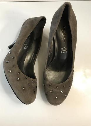 Роскошные замшевые туфли