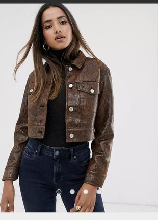 Невероятная стильная куртка со змеиным принтом от mango