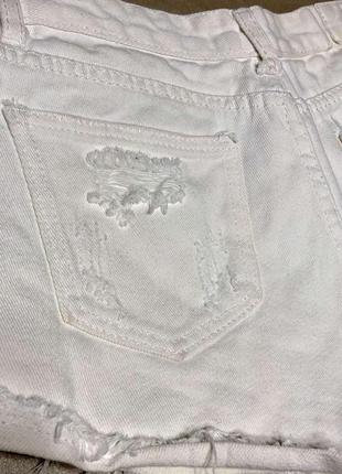 Белые джинсовые шорты6 фото