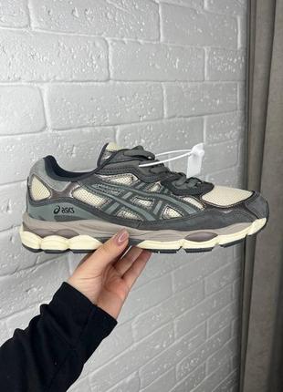 Кросівки asics
