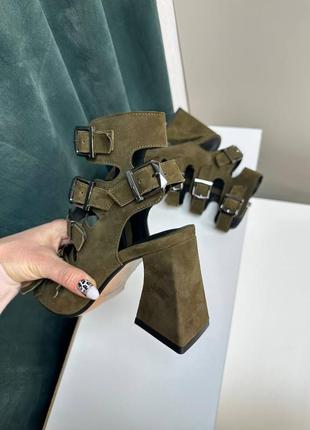 Эксклюзивные босоножки из итальянской кожи и замши женские на каблуке с ремешками пряжками8 фото