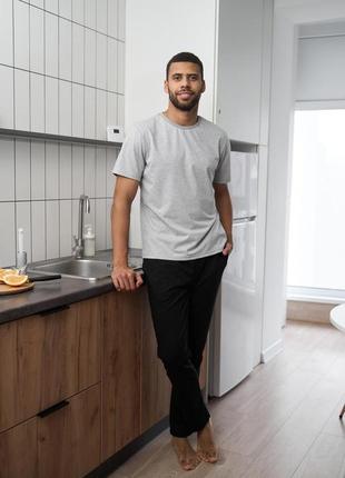 Піжама чоловіча cotton basic футболка сіра + штани прямі чорні, m