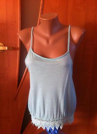 Нежная мятная майка на тонких бретелях с кружевом