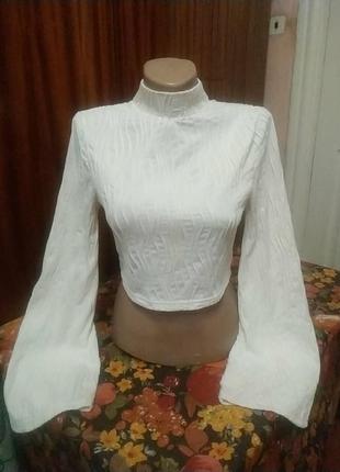 Топ с широкими рукавами