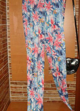 Яркие летние штаны слаксы свободного кроя с тропическим принтом от h&m4 фото