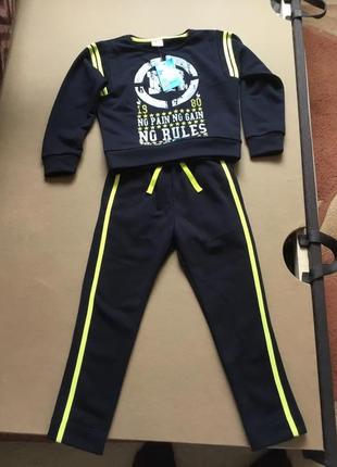 Спортивный костюм для мальчика на рост 116 и 122