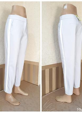 Брюки с ломпасами.