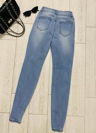 Стильные базовые женские джинсы-скинни с высокой посадкой8 фото