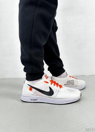 Белые оранжевые с черным текстильные легкие мужские кроссовки с сеткой в сетку текстиль1 фото