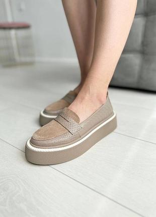 Бежеві лофери з натуральної шкіри та замші