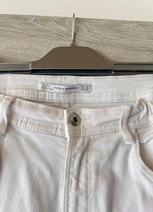 Белые классические джинсы скошенные скинни zara 404 фото