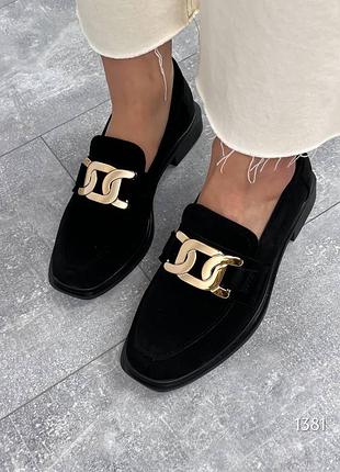 Замшевые классические балетки с украшением