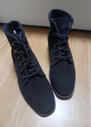 Кожаные черные ботинки на шнуровке ботильоны