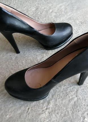 Продам чорні туфлі на високому каблуці centro7 фото