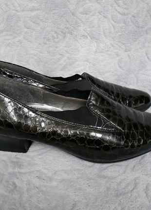 Распродажа!! туфли женские лаковые на не высоком каблуке