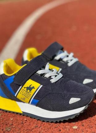 Стильні кросівки