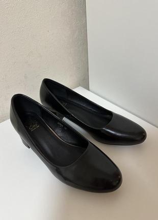 Женские туфли черные1 фото