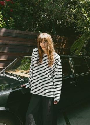 Стильный свитшот zara