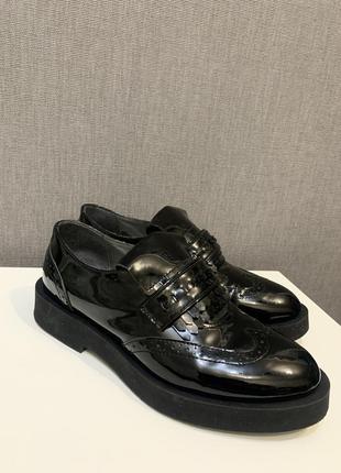 Cesare paciotti лофери з лакованої шкіри обмін