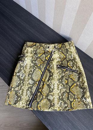 Спідниця під рептилію bershka , розмір xs