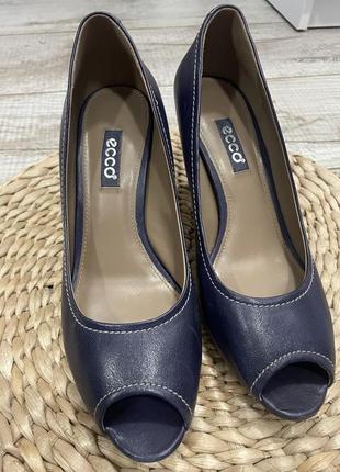 Босоніжки,туфлі кожа ecco