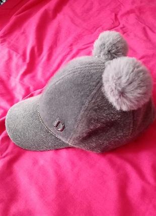 Кепка бейс шапка с помпонами