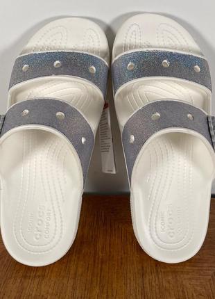 Крокс шльопки білі з срібним напиленням crocs classic crocs glitter sandal multi3 фото