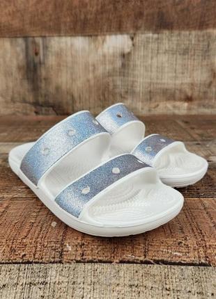 Крокс шльопки білі з срібним напиленням crocs classic crocs glitter sandal multi1 фото