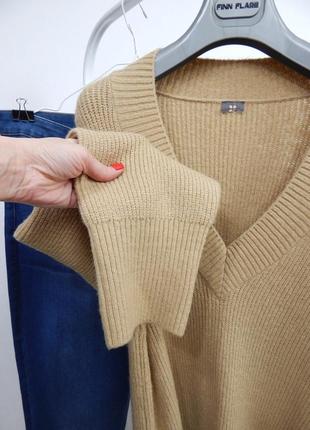 Бежевый удлиненный свитер джемпер свободного кроя оверсайз с v вырезом v-образным5 фото