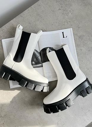 Білі чоботи челсі з чорною гумкою