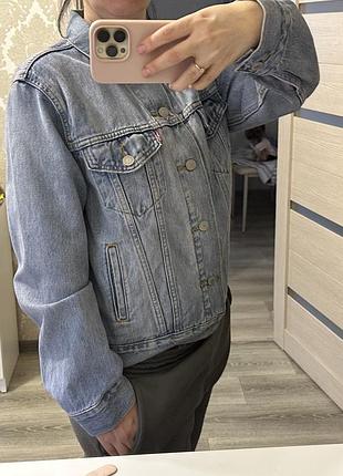 Продам джинсовый пиджак levi’s в очень хорошем состоянии