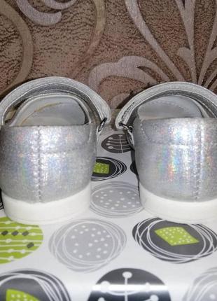 Праздничные серебряные туфельки5 фото