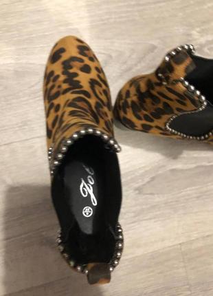 Леопардовые ботинки сапожки на среднем толстом каблуке8 фото